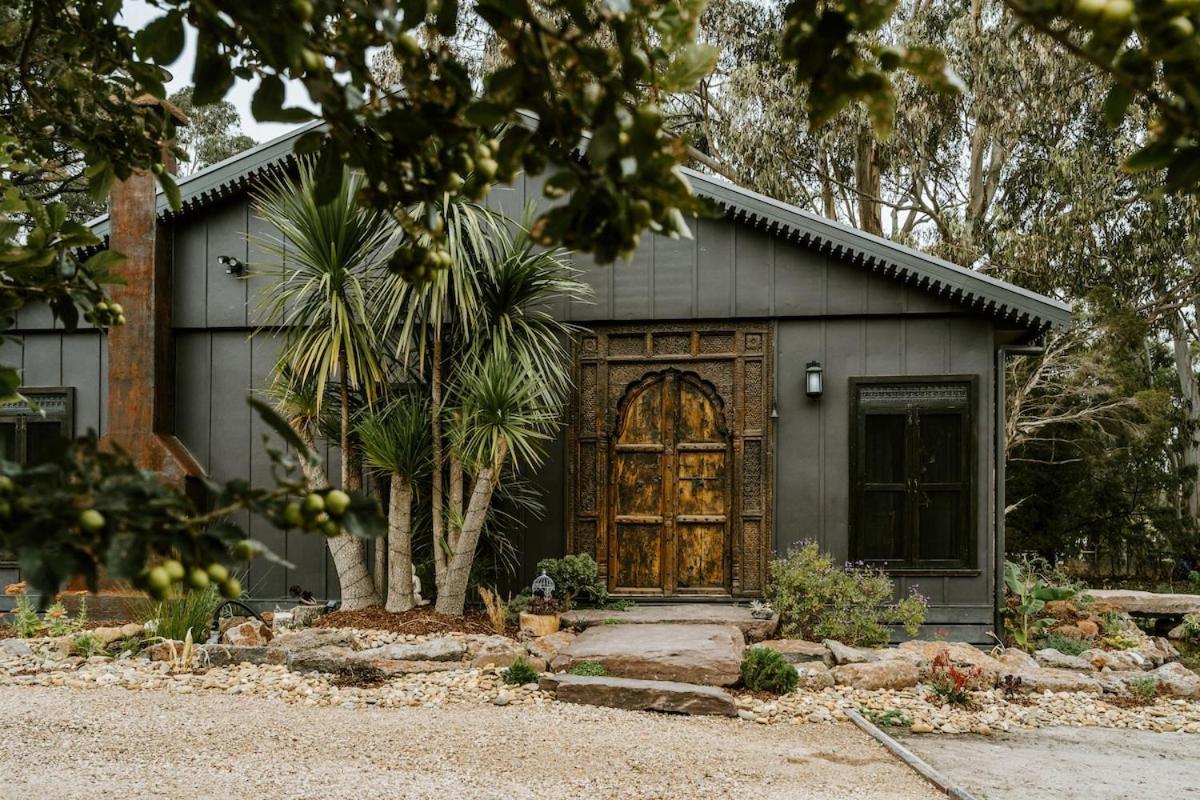הוילה Launching Place The Temple - Country Farm Retreat מראה חיצוני תמונה