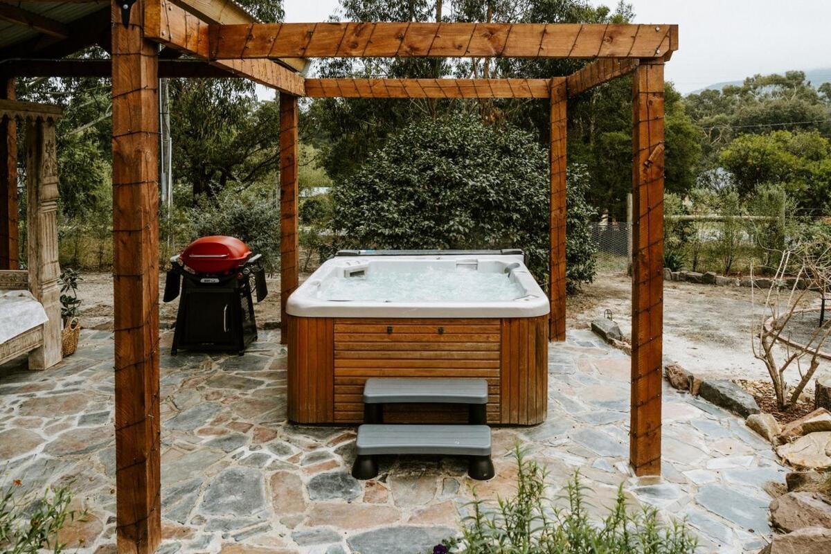 הוילה Launching Place The Temple - Country Farm Retreat מראה חיצוני תמונה