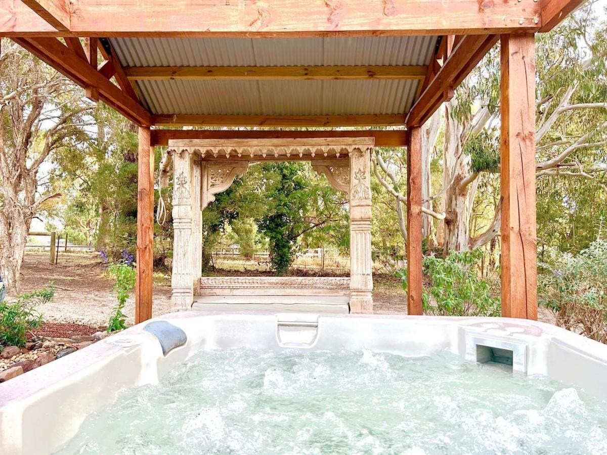 הוילה Launching Place The Temple - Country Farm Retreat מראה חיצוני תמונה