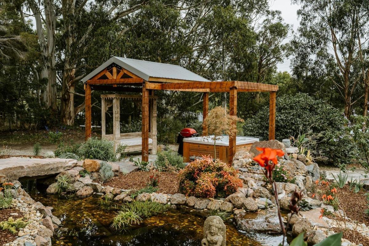 הוילה Launching Place The Temple - Country Farm Retreat מראה חיצוני תמונה